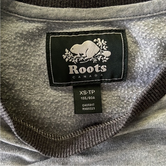 Roots | Women’s Size XS Gray and Black Colour Block Crew Neck - Picture 2 of 4